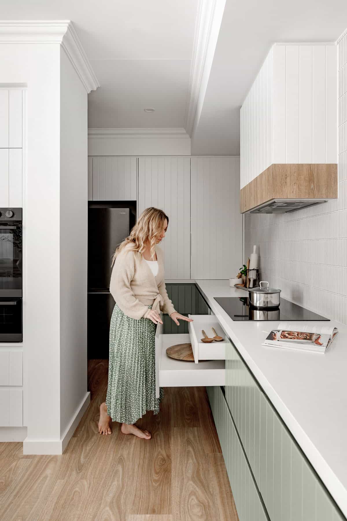 OUR 3 MODERN KITCHEN MUSTHAVES THAT WE JUST CAN’T LIVE WITHOUT Oak