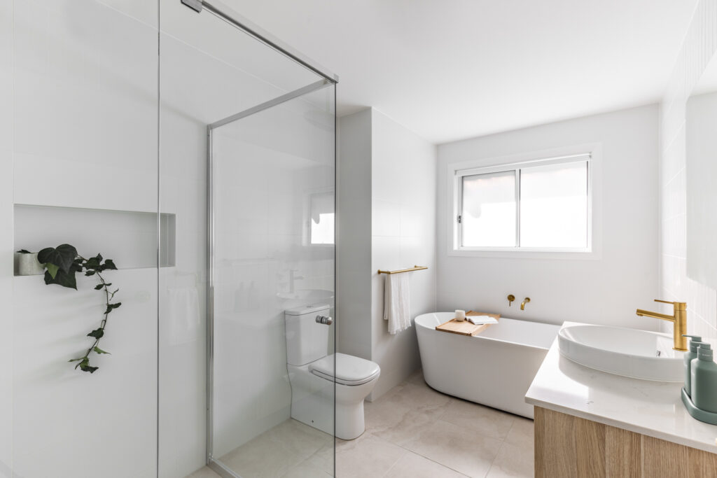 How To Light Your Bathroom Right  Decoración de aseo, Decoración de unas,  Diseño de baños